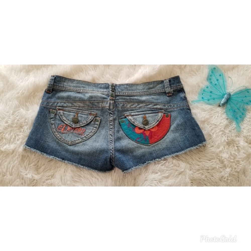 Dereon Embroidered Back Pocket Shorts SZ 1/2